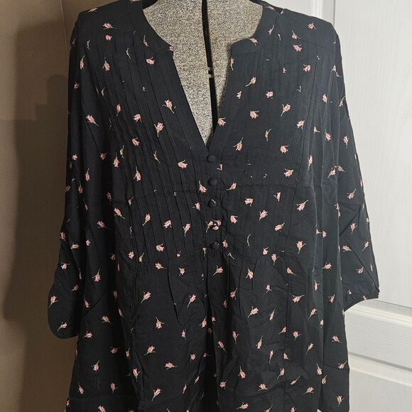 Torrid Long Sleeve Pleated Blouse sz1 NWT - Picture 1 of 12